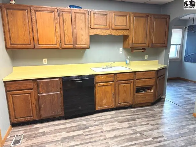 Photo of 317 W 4th St, Larned, KS