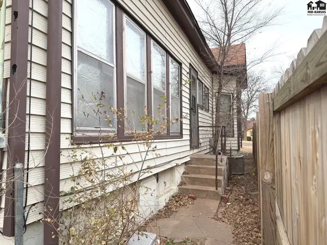 Photo of 317 W 4th St, Larned, KS