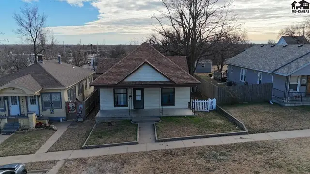 Photo of 317 W 4th St, Larned, KS