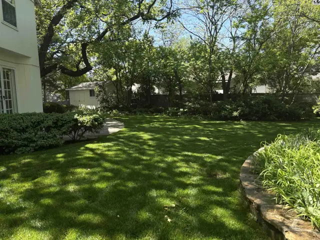 Photo of 400 Hyde Park Dr, Hutchinson, KS