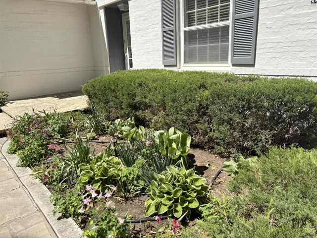Photo of 400 Hyde Park Dr, Hutchinson, KS
