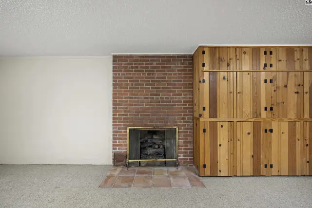 Photo of 400 Hyde Park Dr, Hutchinson, KS