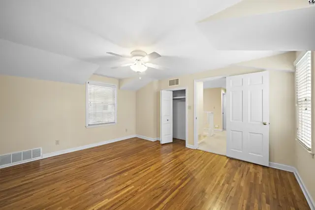 Photo of 400 Hyde Park Dr, Hutchinson, KS