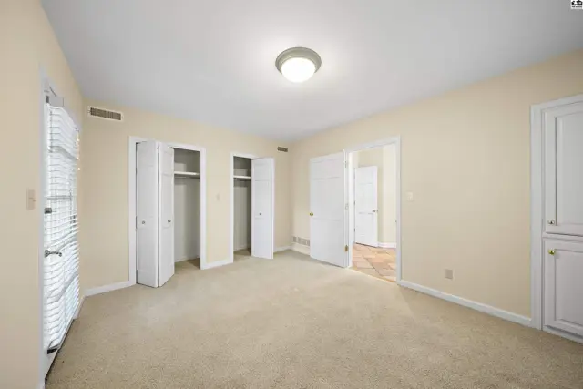 Photo of 400 Hyde Park Dr, Hutchinson, KS