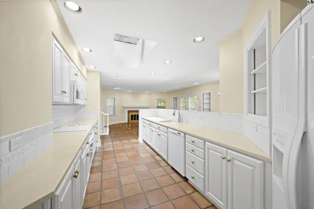 Photo of 400 Hyde Park Dr, Hutchinson, KS