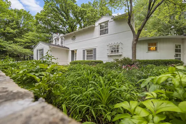 Photo of 400 Hyde Park Dr, Hutchinson, KS