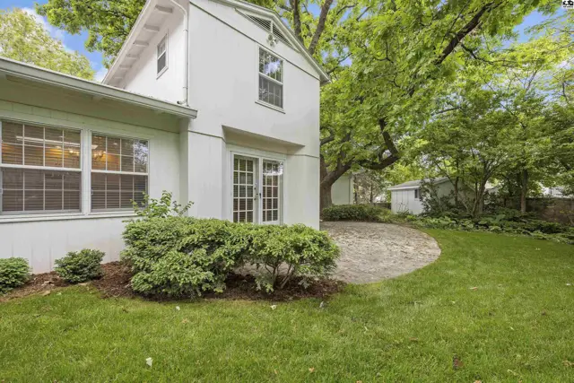 Photo of 400 Hyde Park Dr, Hutchinson, KS