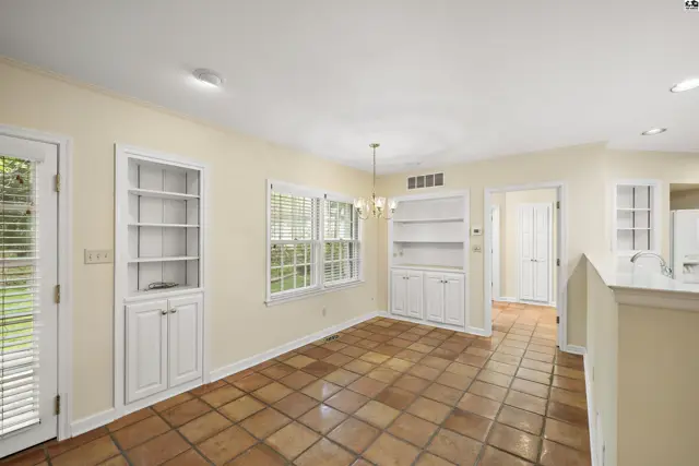 Photo of 400 Hyde Park Dr, Hutchinson, KS