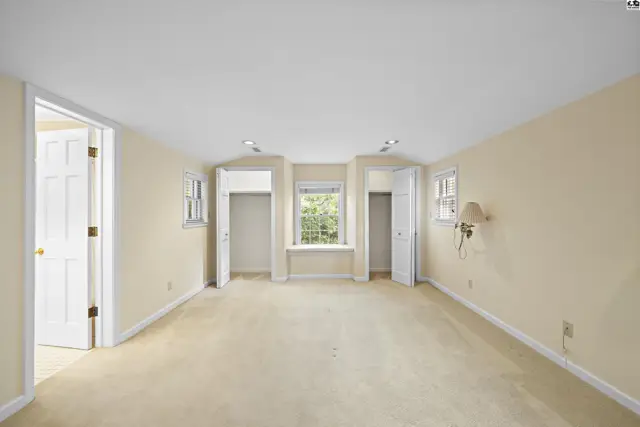 Photo of 400 Hyde Park Dr, Hutchinson, KS