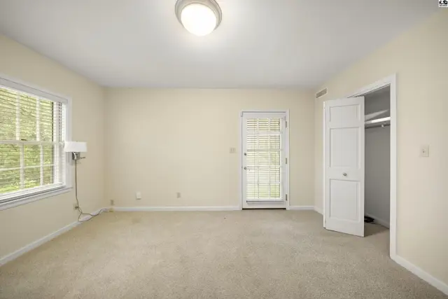 Photo of 400 Hyde Park Dr, Hutchinson, KS