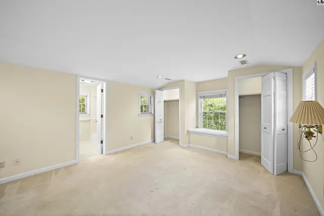 Photo of 400 Hyde Park Dr, Hutchinson, KS