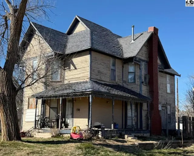 Photo of 304 E 1st Ave, Hutchinson, KS