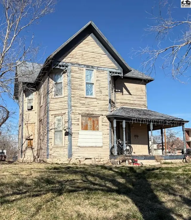 Photo of 304 E 1st Ave, Hutchinson, KS