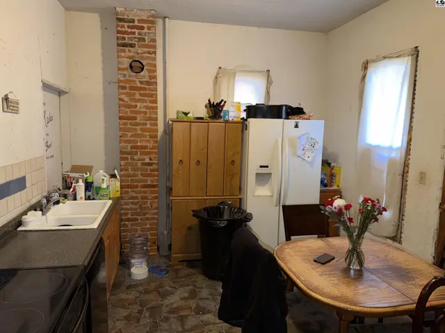 Photo of 304 E 1st Ave, Hutchinson, KS