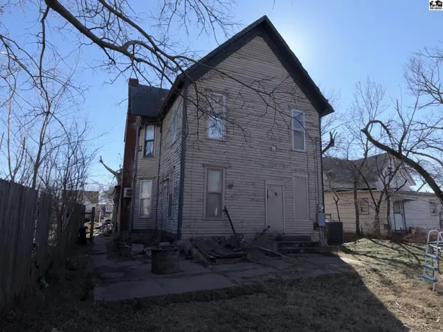 Photo of 304 E 1st Ave, Hutchinson, KS