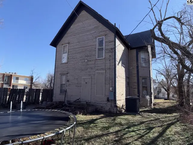 Photo of 304 E 1st Ave, Hutchinson, KS