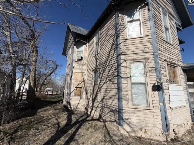 Photo of 304 E 1st Ave, Hutchinson, KS