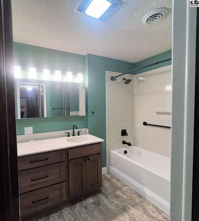 Photo of 414 Saratoga Ct, Pratt, KS