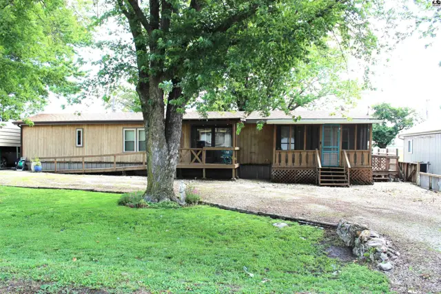 Photo of 2154 Schlotthauer Dr, Marion, KS