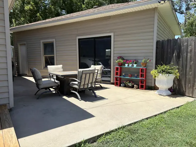 Photo of 1018 W 3rd St, Pratt, KS