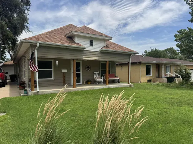 Photo of 1018 W 3rd St, Pratt, KS