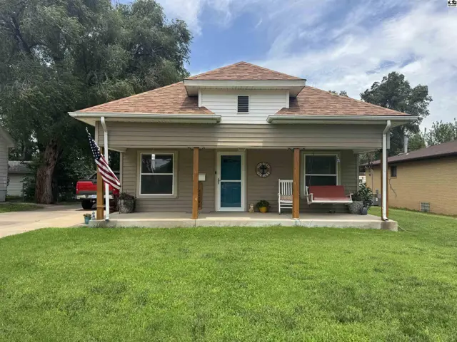Photo of 1018 W 3rd St, Pratt, KS