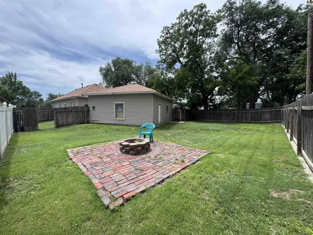 Photo of 1018 W 3rd St, Pratt, KS