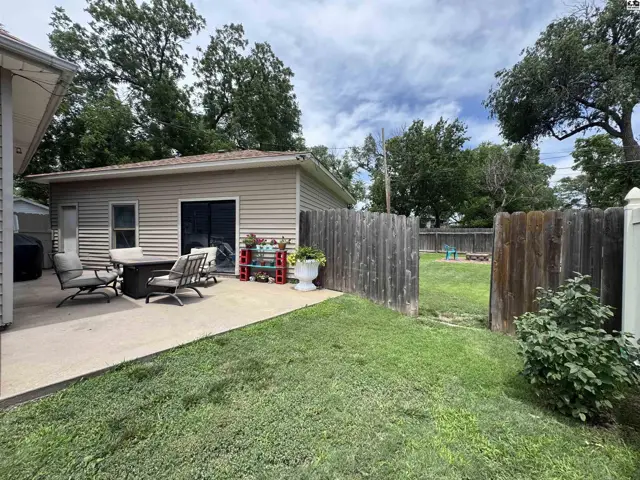 Photo of 1018 W 3rd St, Pratt, KS