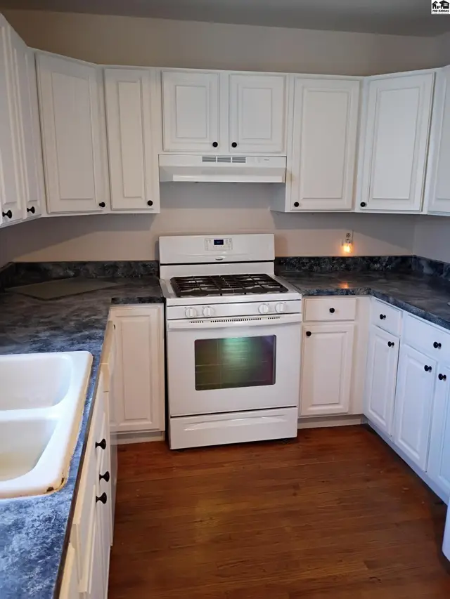Photo of 203 E Washington, Lyons, KS