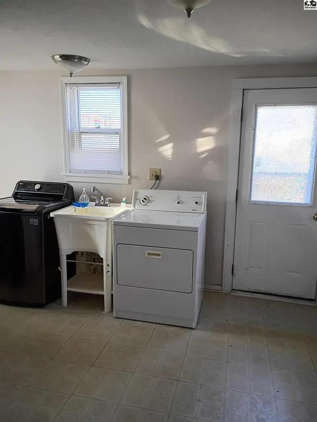 Photo of 203 E Washington, Lyons, KS