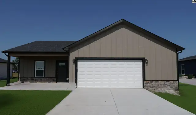 Photo of 1018 Clubhouse Dr, McPherson, KS