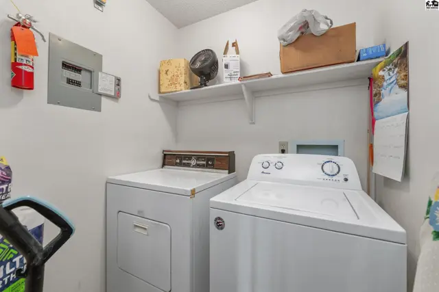 Photo of 1705 E 24th Ave, Hutchinson, KS
