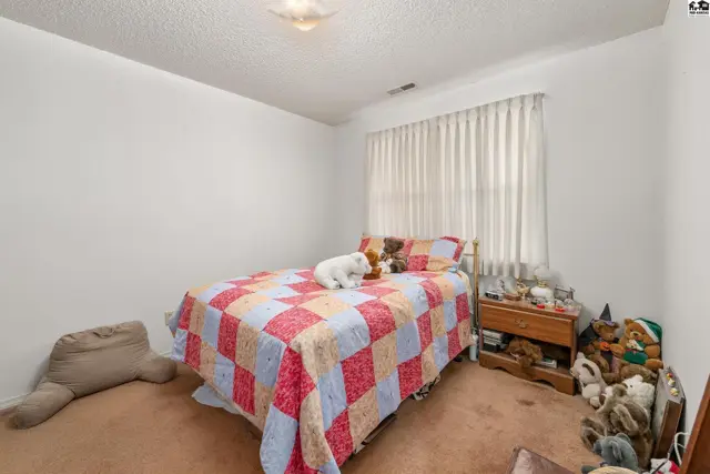 Photo of 1705 E 24th Ave, Hutchinson, KS