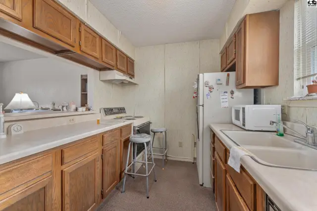 Photo of 1705 E 24th Ave, Hutchinson, KS