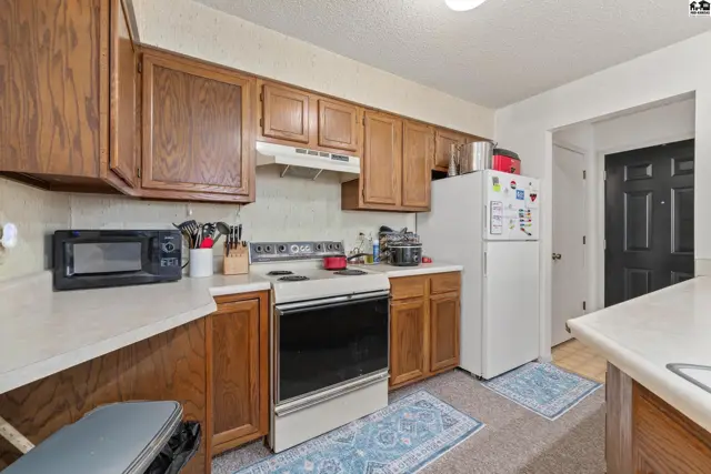 Photo of 1705 E 24th Ave, Hutchinson, KS