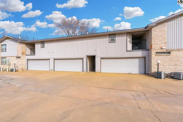Photo of 1705 E 24th Ave, Hutchinson, KS
