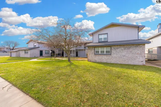 Photo of 1705 E 24th Ave, Hutchinson, KS