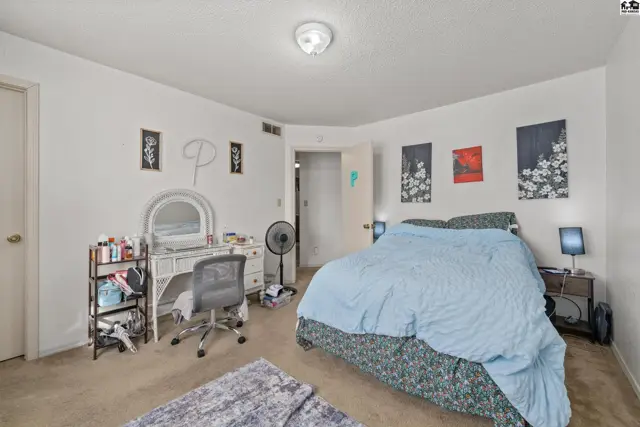 Photo of 1705 E 24th Ave, Hutchinson, KS