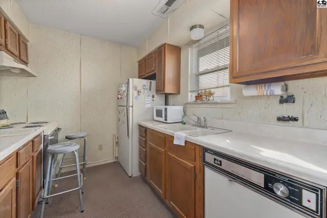 Photo of 1701 E 24th Ave, Hutchinson, KS