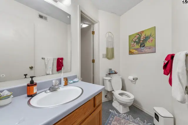 Photo of 1704 E 24th Ave, Hutchinson, KS