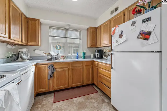 Photo of 1704 E 24th Ave, Hutchinson, KS