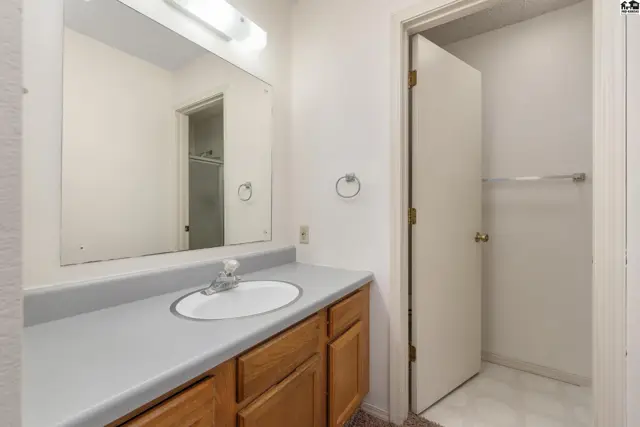 Photo of 1704 E 24th Ave, Hutchinson, KS