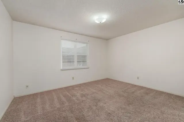Photo of 1704 E 24th Ave, Hutchinson, KS