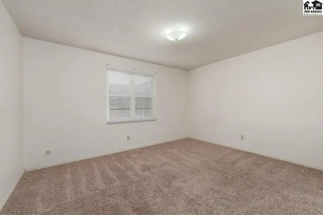 Photo of 1704 E 24th Ave, Hutchinson, KS