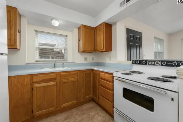 Photo of 1704 E 24th Ave, Hutchinson, KS