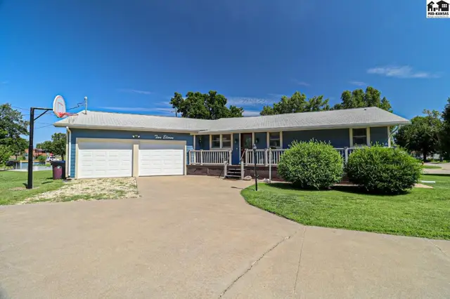 Photo of 211 N Pine St, Inman, KS