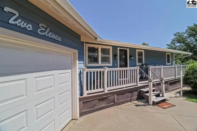 Photo of 211 N Pine St, Inman, KS