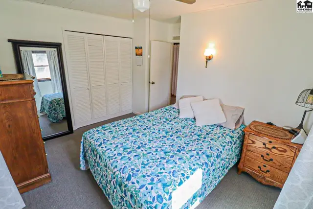 Photo of 211 N Pine St, Inman, KS