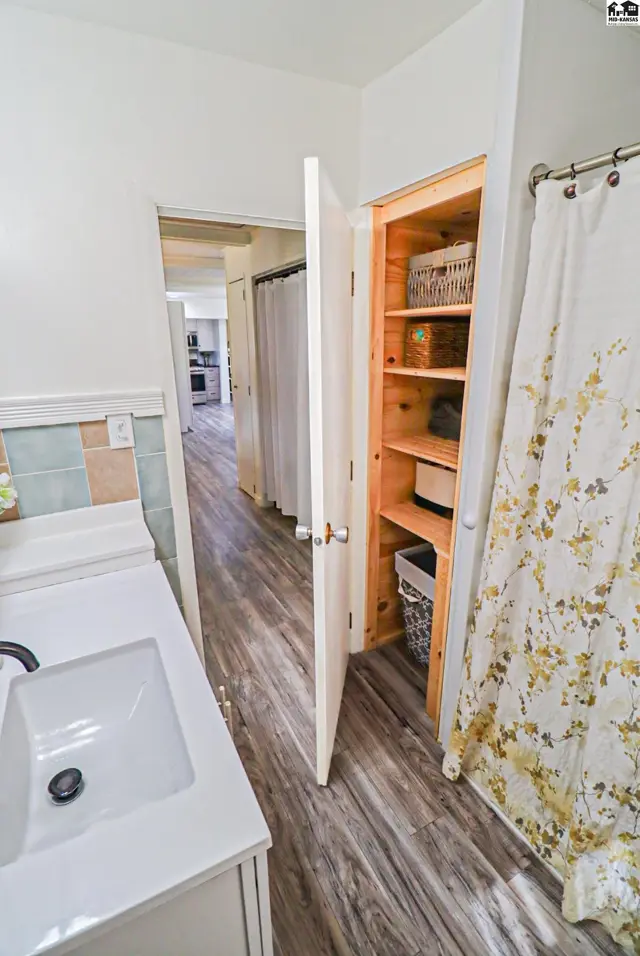 Photo of 211 N Pine St, Inman, KS