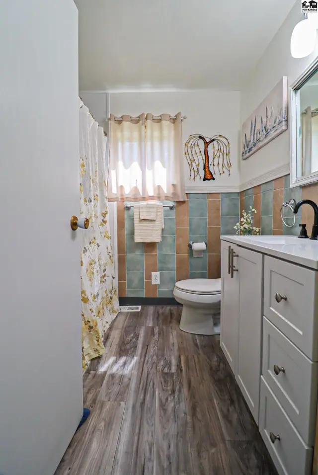 Photo of 211 N Pine St, Inman, KS